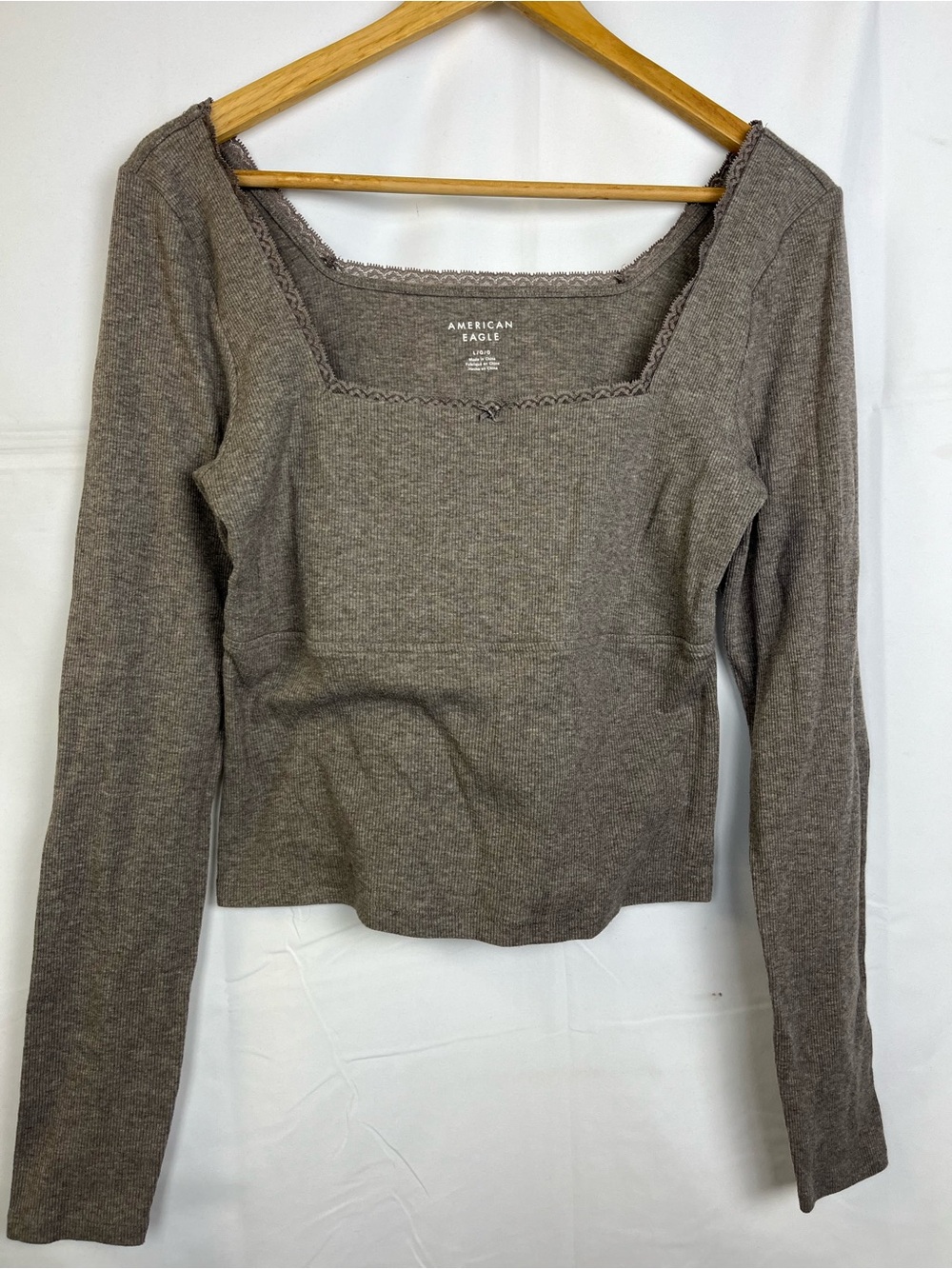 American Eagle Outfitters brown ribbed long sleeve top with‎ lace trim L